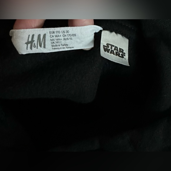 H&M Mandalorian Hoodie Sweatshirt
Star Wars, Boy’s Size 20 - Picture 9 of 9